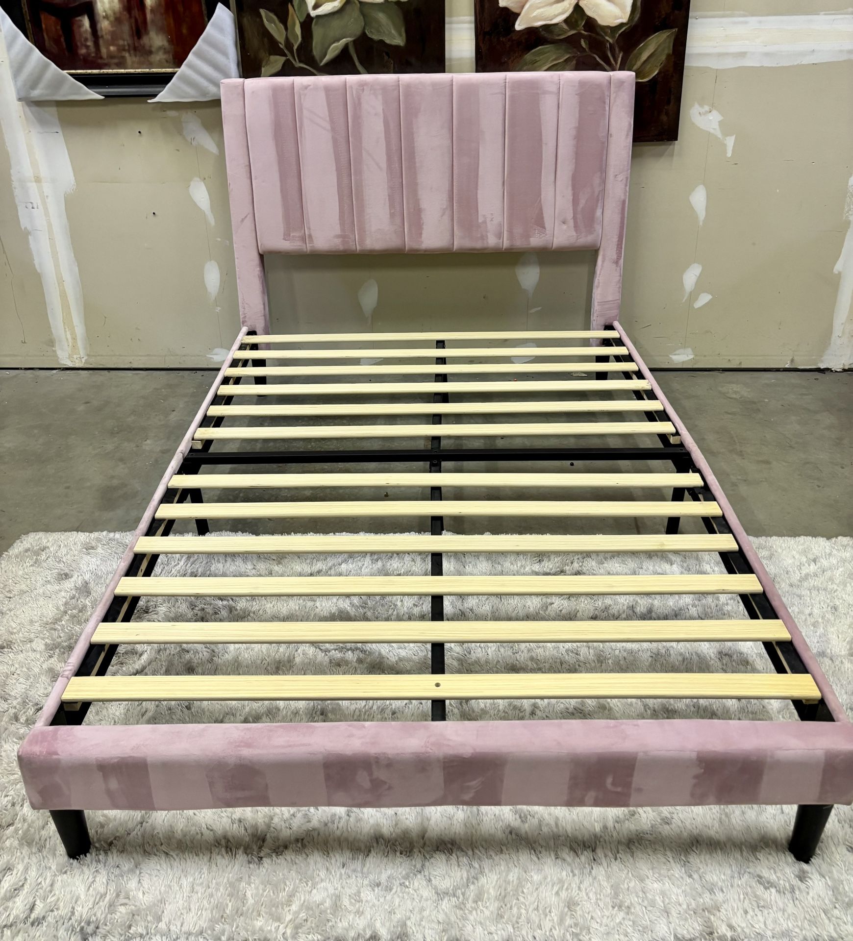 Staunton Upholstered Full/Double Platform Bed with Velvet Headboard