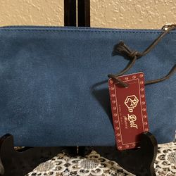 The In Pell Valentina Genuine Italian Leather Cosmetic Bag in Blue is a stylish and practical accessory for women. Made from high-quality leather with