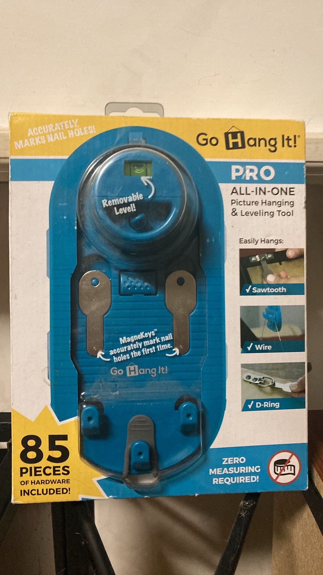 Picture frame hanging kit