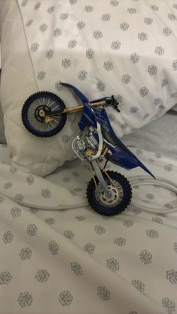 Yamaha dirt bike ITS A TOY Small