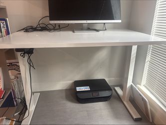 White Standing Desk - Electric Height Adjustable