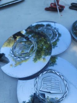 Escalade Center Caps 3 Only $35
