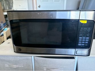 GE Countertop Microwave – 950 Watts – Excellent Working Condition