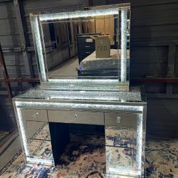 Mirror Vanity With Bluetooth Speakers And LED Lights Dresser Table Brand New In The Box 