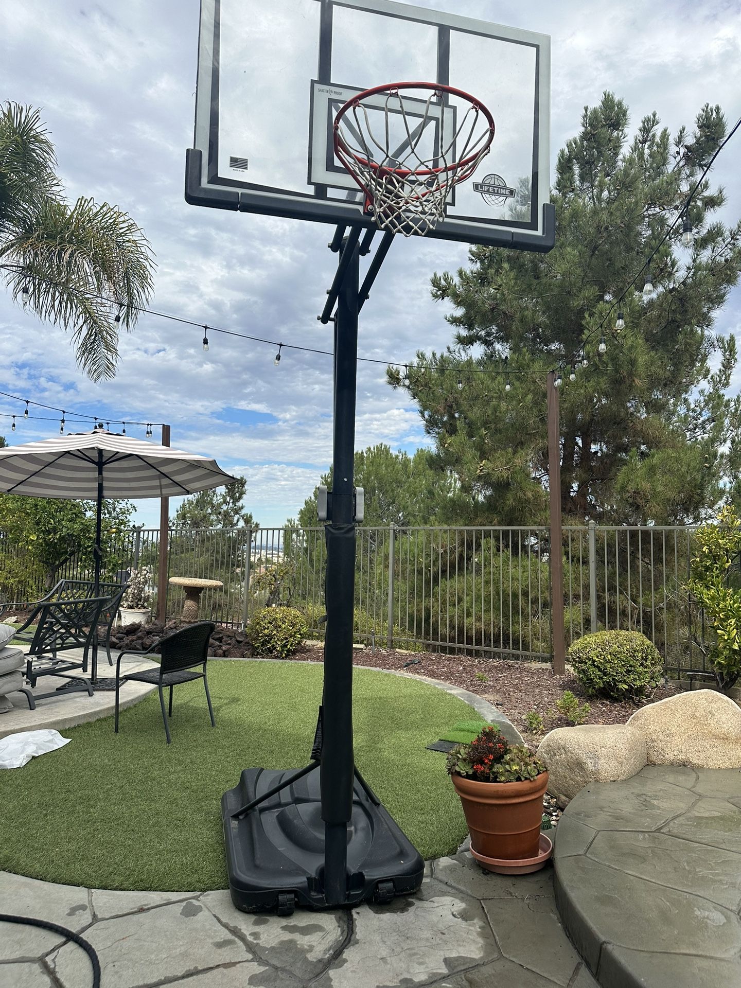 Basketball hoop