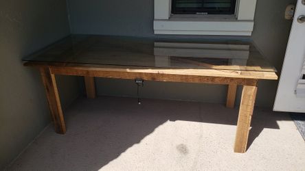Table w glass top and chargers