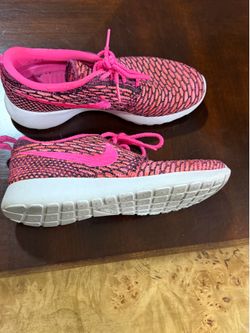 Woman’s Nike shoes size 7 1/2