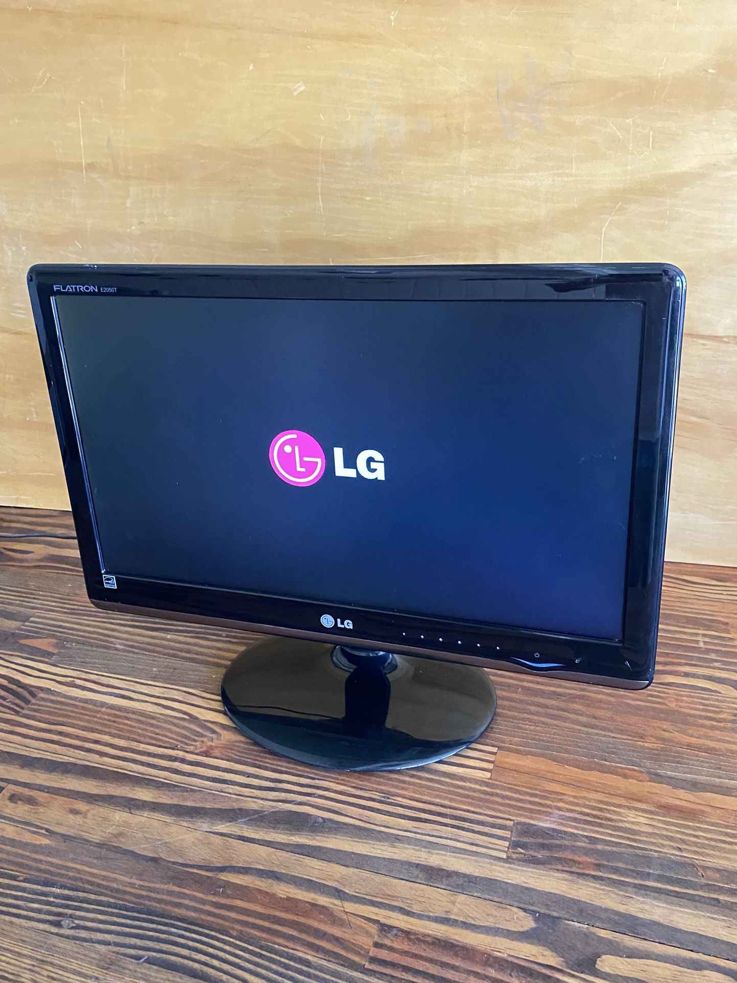 LG Flatron monitor E2050T