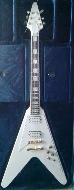 White guitar only NO CASE!