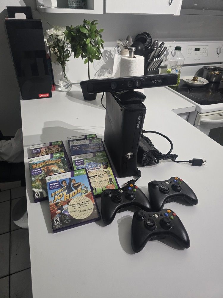 XBOX 360 S + games+ 3 controllers like new and Kinect sistem+ 250gb hdd