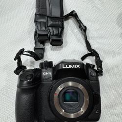 Panasonic LUMIX GH4 Bundle With lens