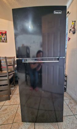 Magic Chef Black Refrigerator and Top Freezer