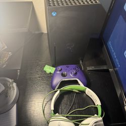 Xbox Series X Bundle – Controller, Headset, & Rechargeable Battery Pack