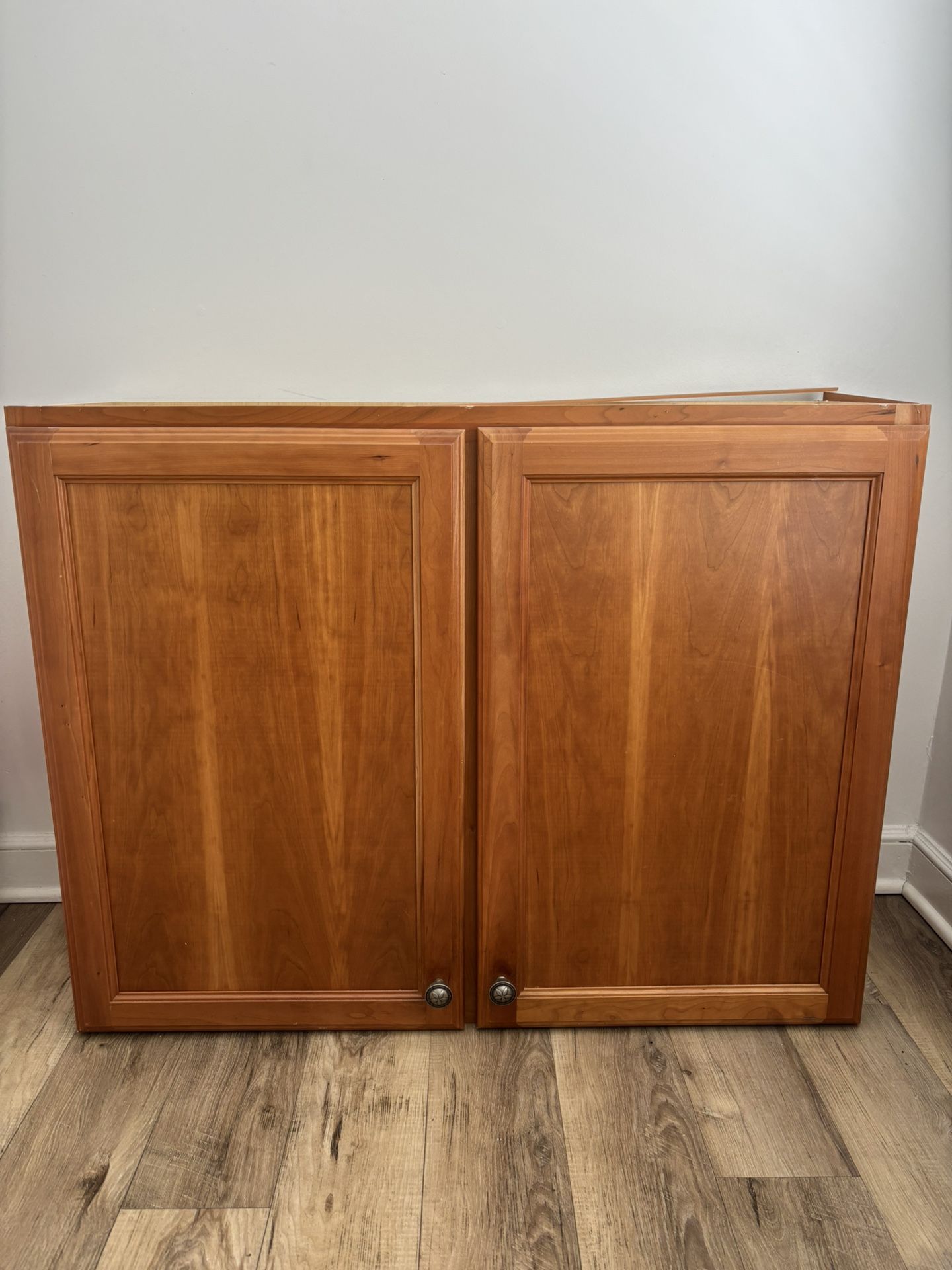 NICE WOOD CABINET~KITCHEN/GARAGE/LAUNDRY/SHED/CRAFT