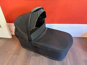 Thule Bassinet and Attachments