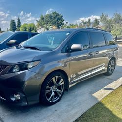 2012 Toyota Sienna