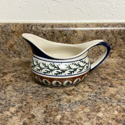 Bolesławiec Polish Pottery gravy boat in the "Evergreen Branch" pattern