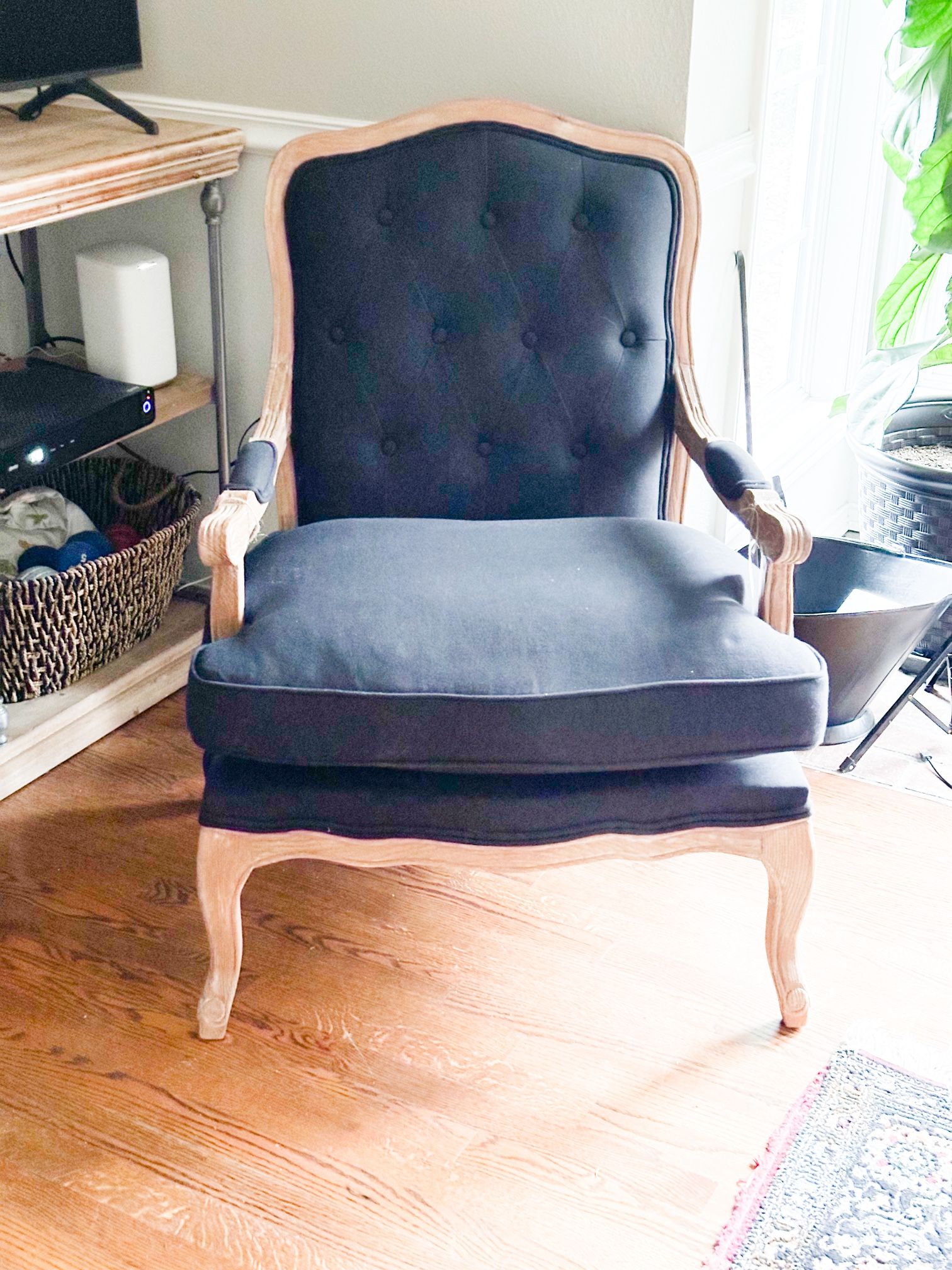 Like new Black Oversize Chair