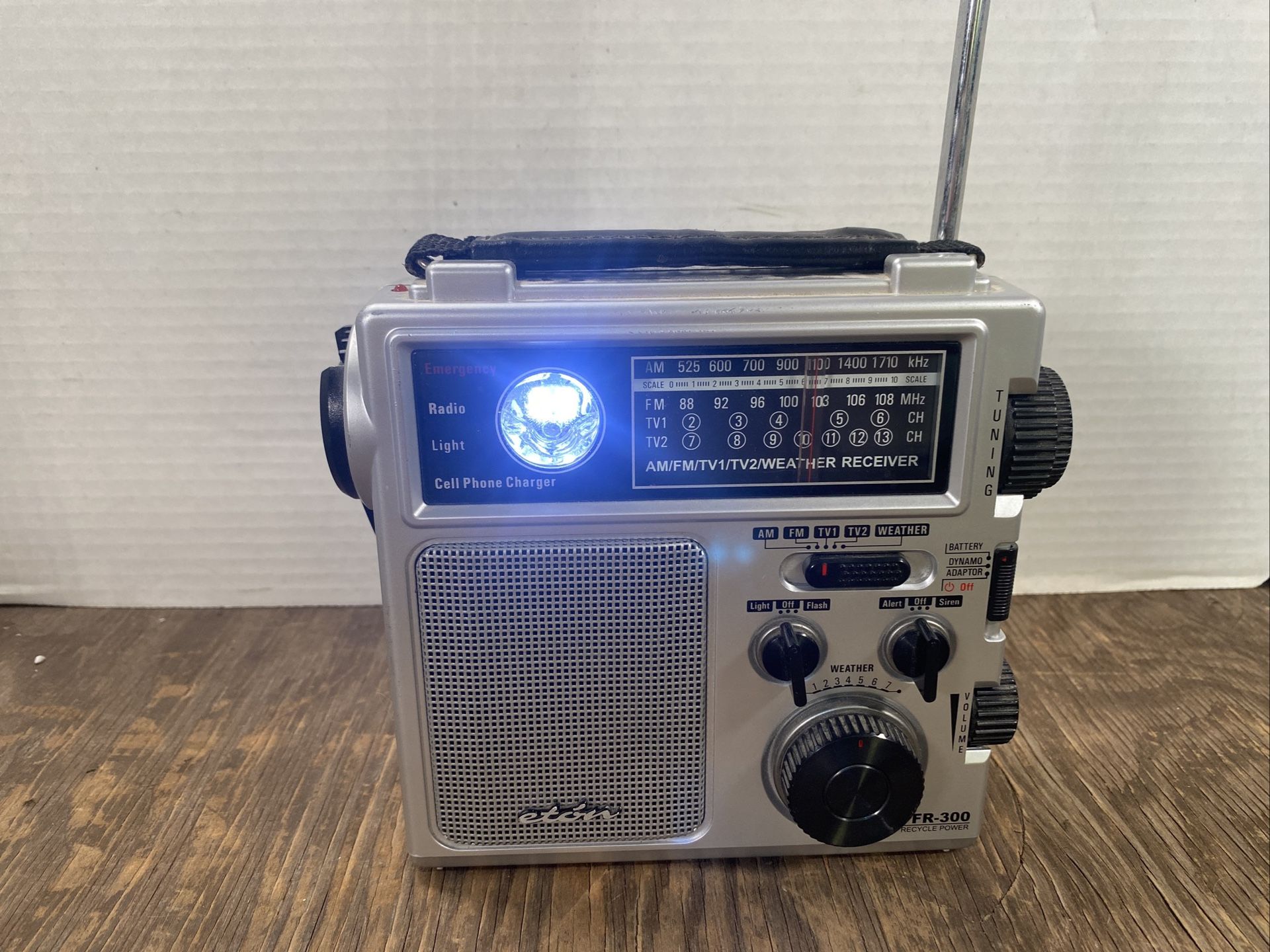 L.L. Bean ETON FR300 Hand-Crank Multi-Purpose Emergency Radio GUC