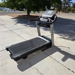 ProForm Pro 5000 Treadmill – iFit Compatible, ProShox Cushioning – Good Condition, Normal Wear