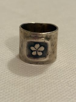 Size 7.25 Sterling Silver Flower Design Ring