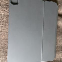 iPad Pro 13’ Case With Keyboard 