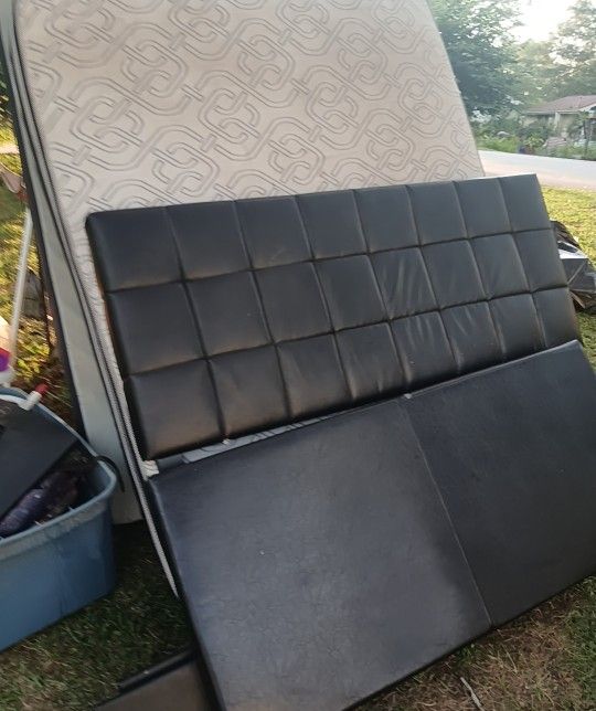 Queen Bed With Mattress And Boxspring And Side Table Black