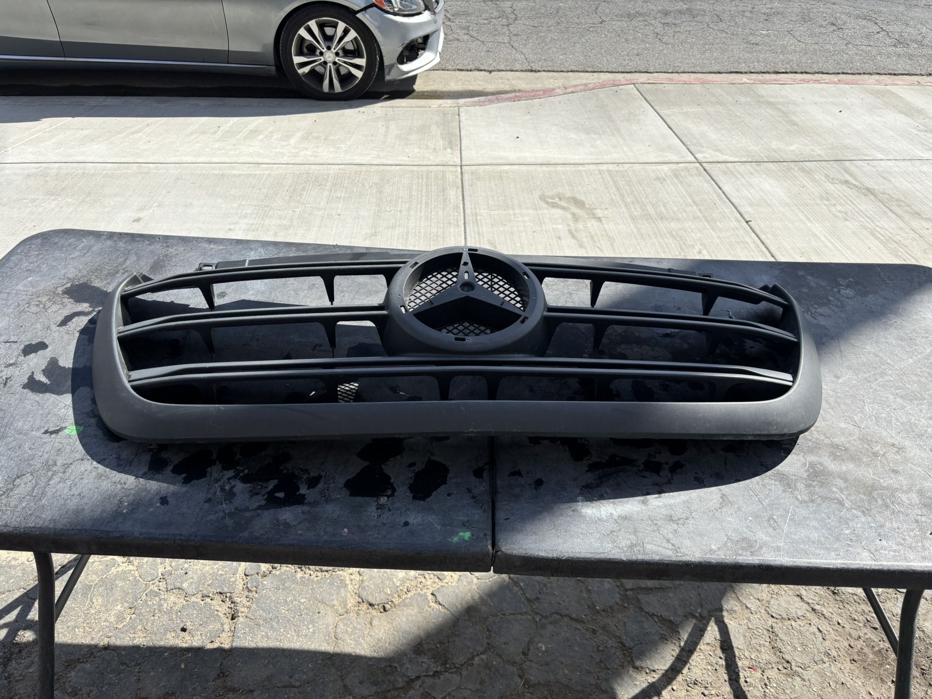 2019 - 2024 MERCEDES SPRINTER 2500 FRONT BUMPER RADIATOR GRILLE OEM A(contact info removed)