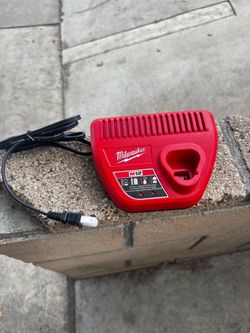M 12 cargador de bateria