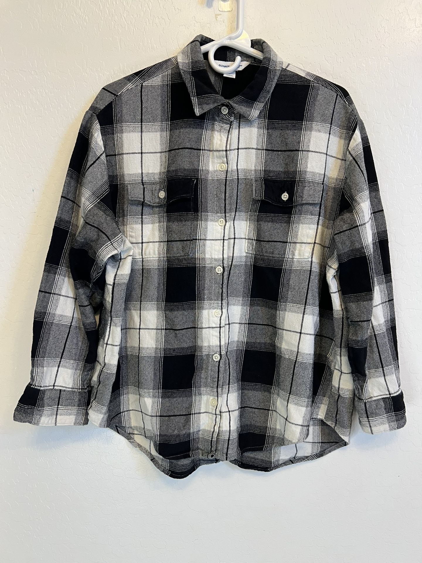Old Navy Black and White Plaid Button-Up Shirt, Size L
