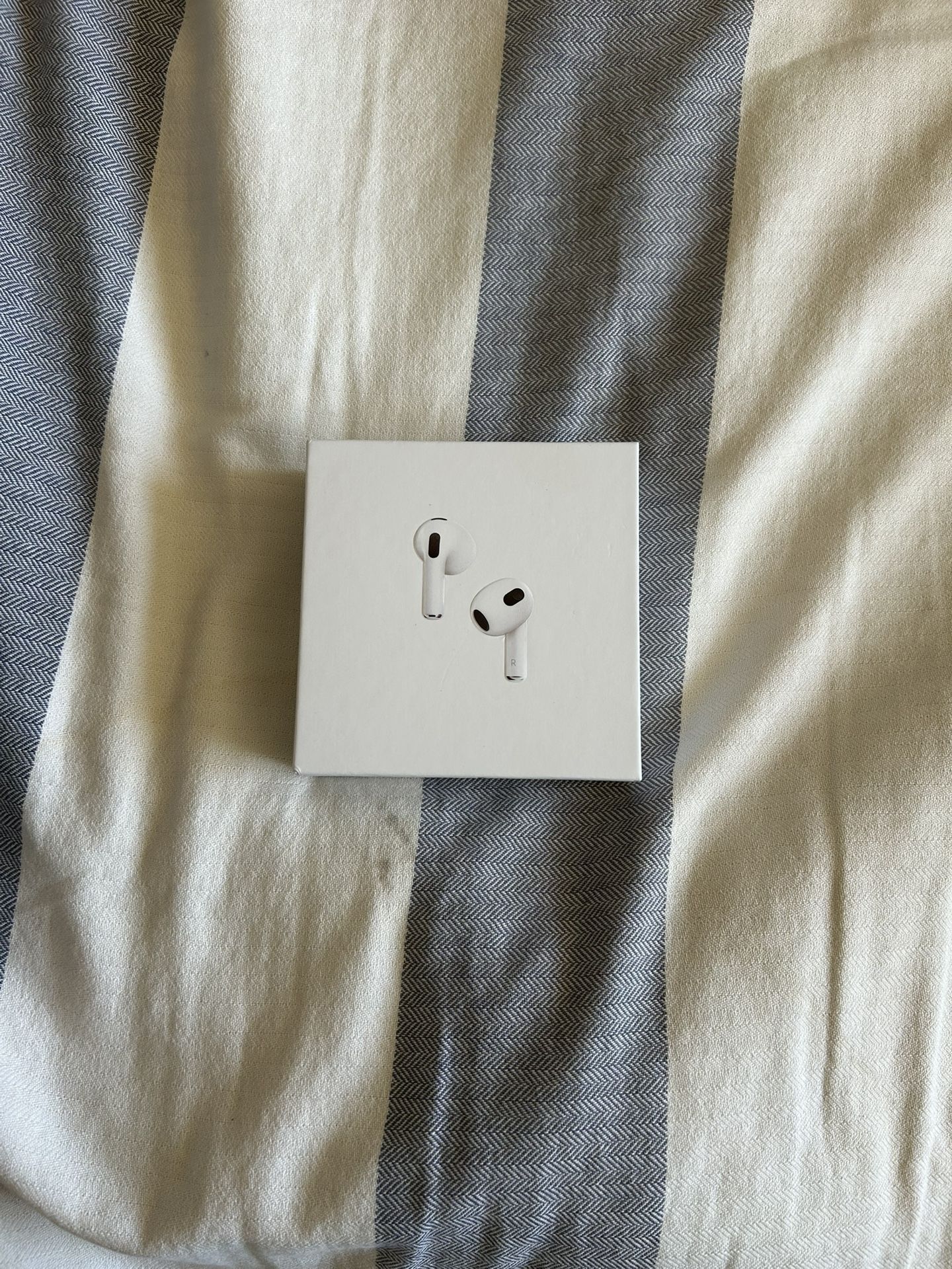 AirPod Gen 3