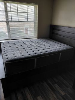 Luxury Mattress & Modern Dark Wood Queen Bed Frame Set – 6 Mos Old