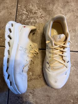 Women’s shoes size 9W