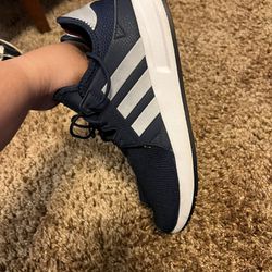 Adidas Men Shoes Blue Color And A Size 9 