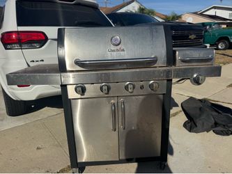 Charbroil 4 burner grill + griddle