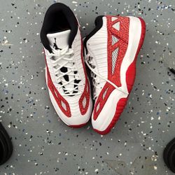 Jordan 11 low IE  (White Gym Red)