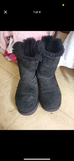Womens Size 10 Bailey bow Uggs