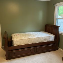 Ethan Allen Solid Wood Twin Sleigh Bed With Trundle 