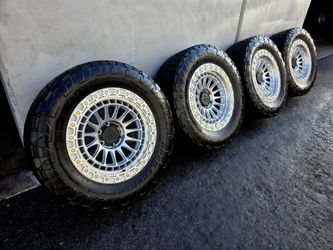 20" LOCK Mojave w- 35" Toyo Open Country AT3 tires