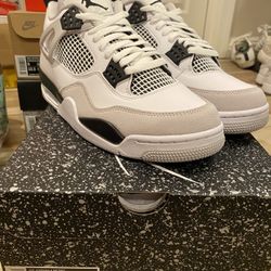 Air Jordan 4 Retro Military Black Size 10