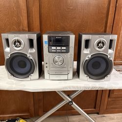 Sony MHC-EC50 Component System 3 Disc CD Changer Player. No remote control .