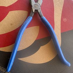 Linesman pliers