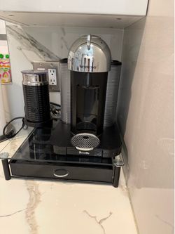 Vertuo standard Nexpresso coffee machine! Like new!