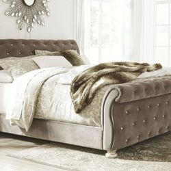 Cassimore King Upholstered Bed

