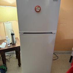 Avanti Refrigerator Excellent Conditions