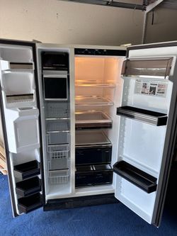 Vintage whirlpool side by side refrigerator - in great shape- everything works good
