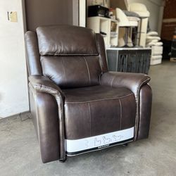Barcalounger Bryson Leather Power Rocker Recliner with Power Adjustable Headrest