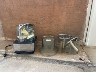 Food processor w/ extra parts
