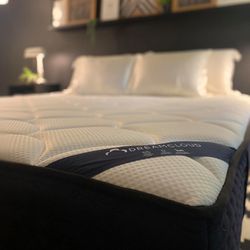 The DreamCloud, Queen, Like New, Perfect Condition