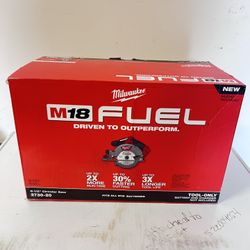 Milwaukee M18 FUEL 18V Lithium-Ion Brushless Cordless 6-1/2 in. Circular Saw (Tool-Only)